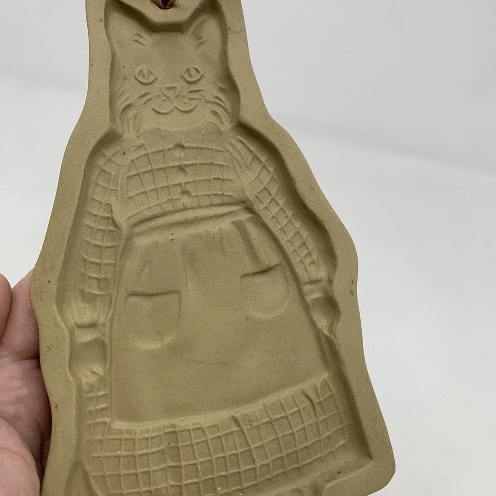 Vintage 1988 Brown Bag Cookie Art Mold Mama Kitty Cat in Apron Hill Design Craft